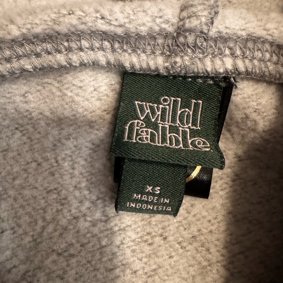 Reworked Gray Cropped Hoodie with Vintage Floral Heart terry cloth Design - Picture 5 of 5